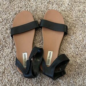 Steve Madden tan and black sandals